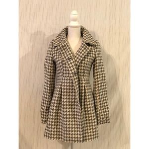 Gray houndstooth coat